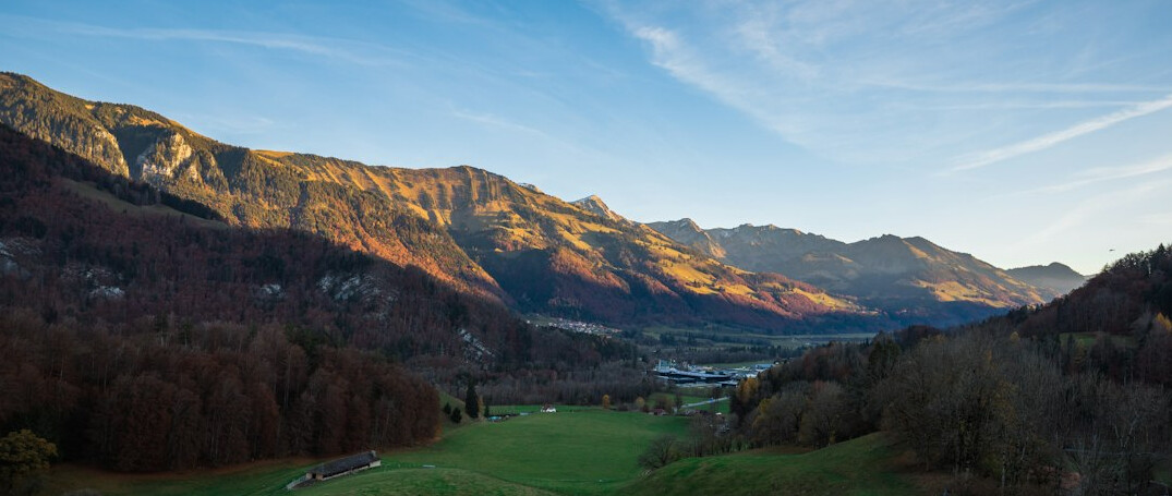 Portrait d'un monteur vidéo suisse